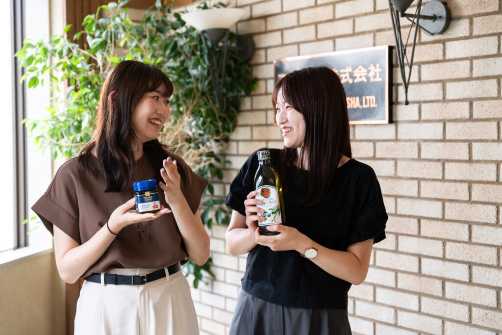 富永貿易株式会社で働く社員のポートレート